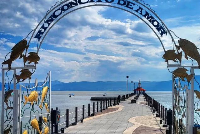 Street art mural arch welcoming guests to Ajijic, Jalisco — part of TQM’s lakeside cultural tour