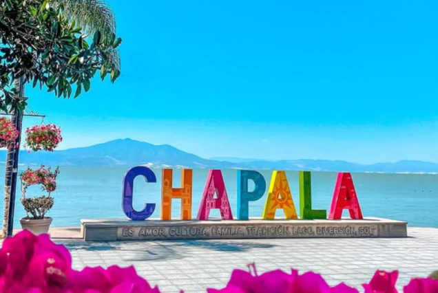 Chapala boardwalk with iconic arch and lakeside view — a popular stop on TQM’s day trip extensions from Guadalajara