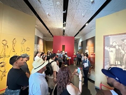 Los huéspedes que deseen explorar el tequila sala de exposiciones en el José Cuervo Express Premium Plus experiencia en Tequila, México.