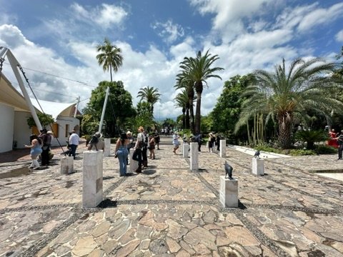 Los huéspedes que lleguen en el patio del José Cuervo Express Premium Plus experiencia en Tequila, México.