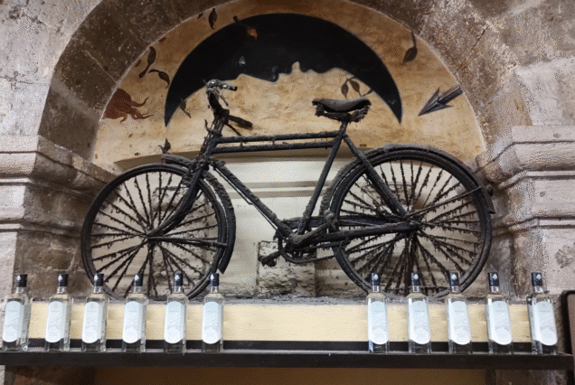 La Fuente cantina logo with bicycle — Guadalajara tour stop